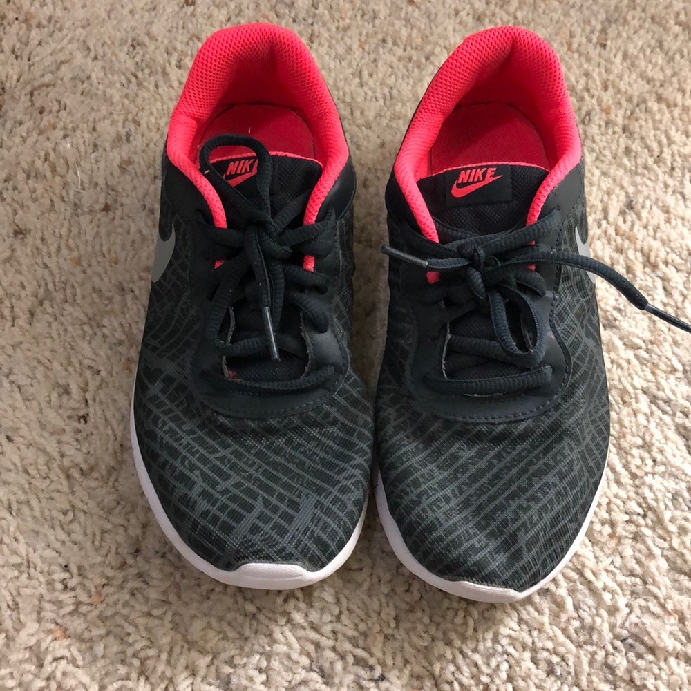 Girls Nike Tanjun Size 4